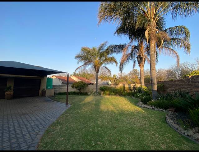 5 BEDROOM HOUSE FOR SALE IN JACKAROO PARK
